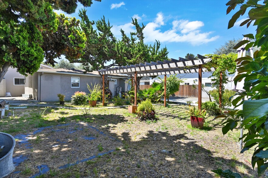 More Photos Of 1190 Davis St, San Leandro Religious Facility For Sale