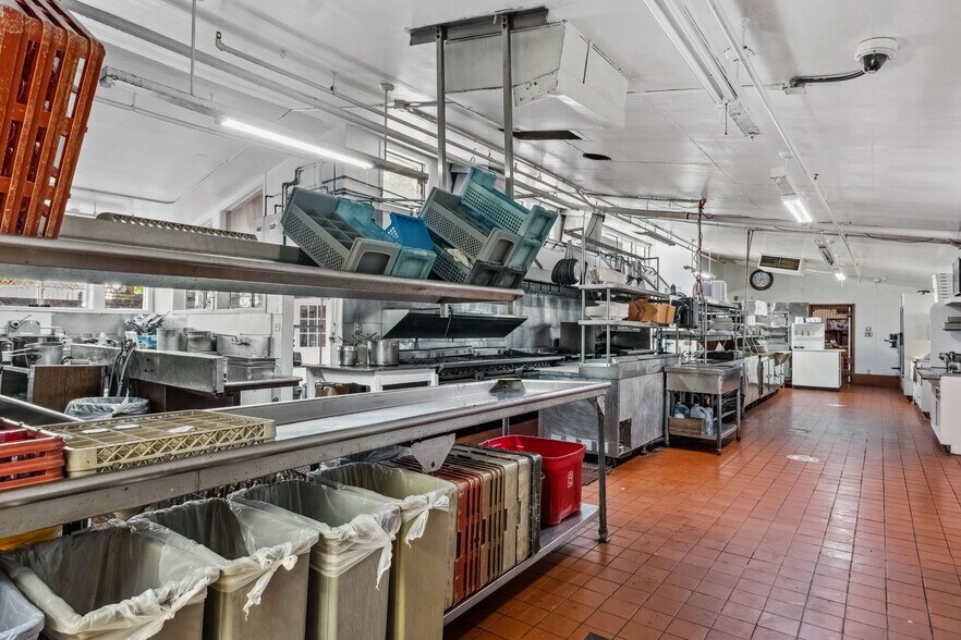 More Photos Of 3731 Main st, Occidental Restaurant For Sale