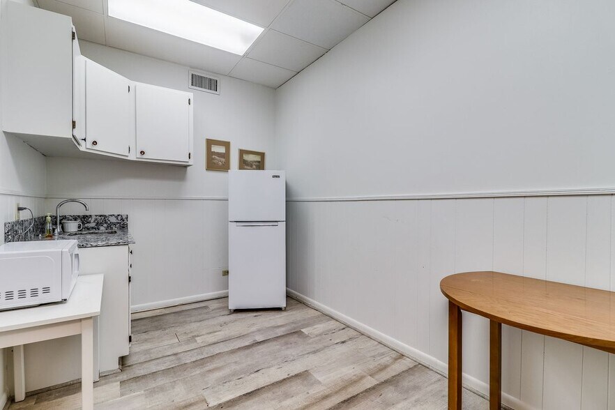 More Photos Of 230 Heymann Blvd/200 Travis st, Lafayette Office For Sale