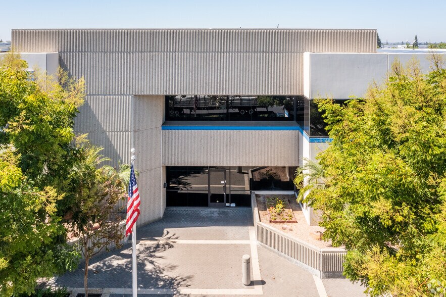 More Photos Of 1275 N Manassero St, Anaheim Manufacturing For Lease