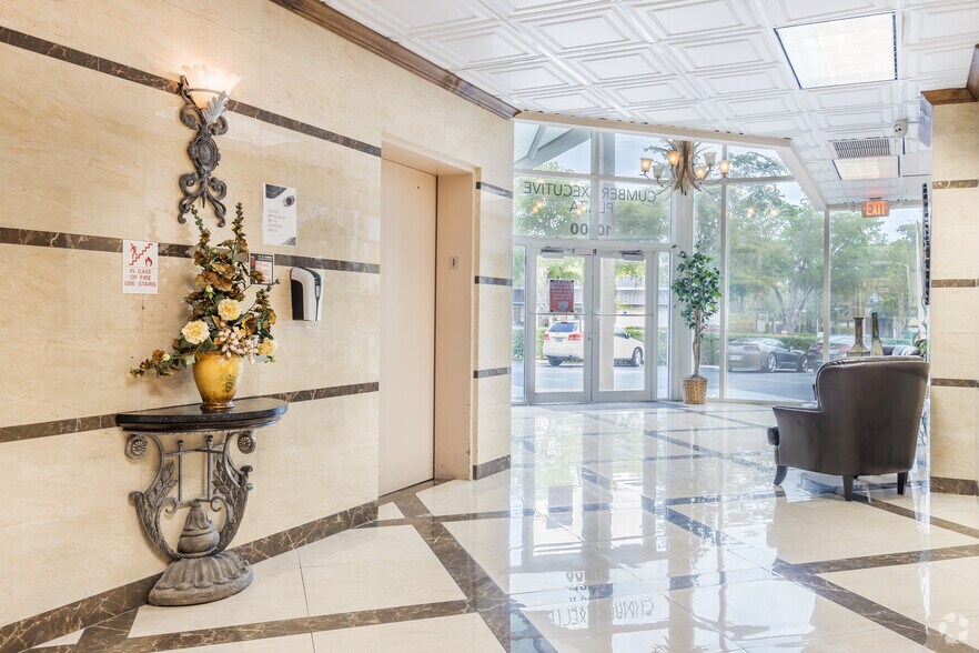 More Photos Of 10100 W Sample Rd, Coral Springs Office For Lease