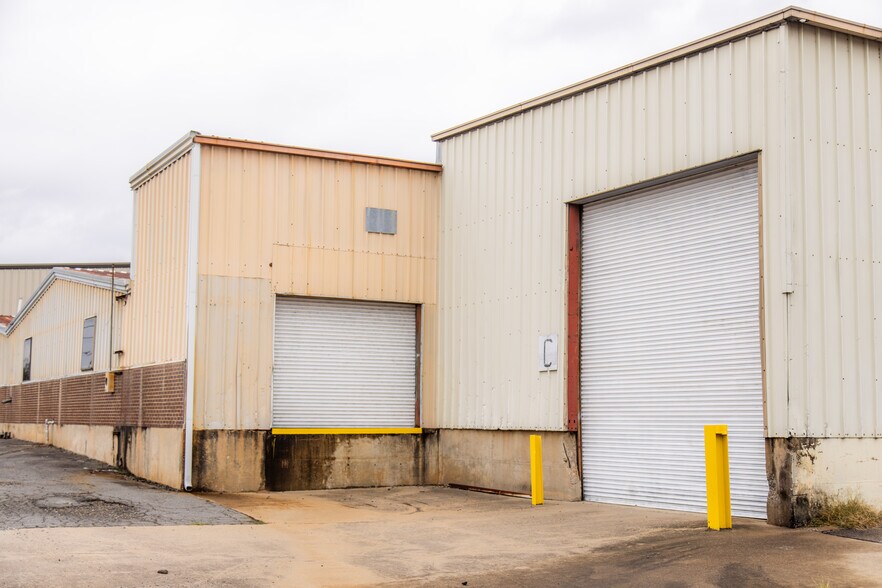 More Photos Of 3007 S Elm St, Little Rock Manufacturing For Lease