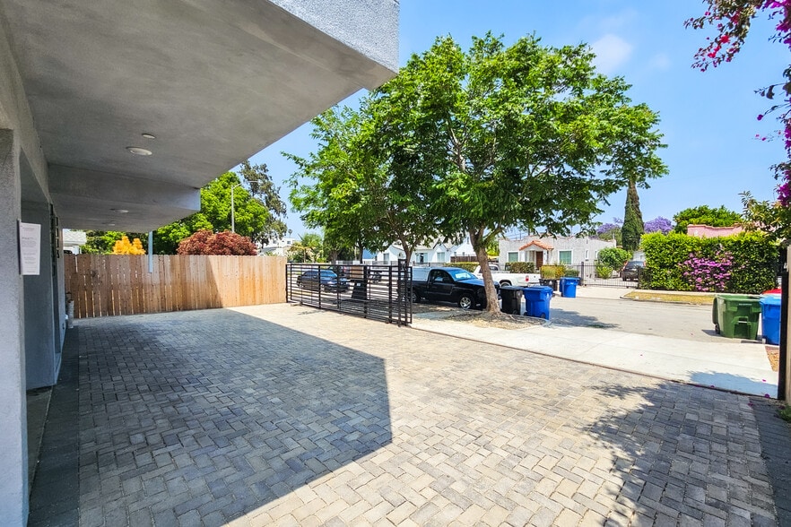 More Photos Of 2223 S Highland Ave, Los Angeles Apartments For Sale