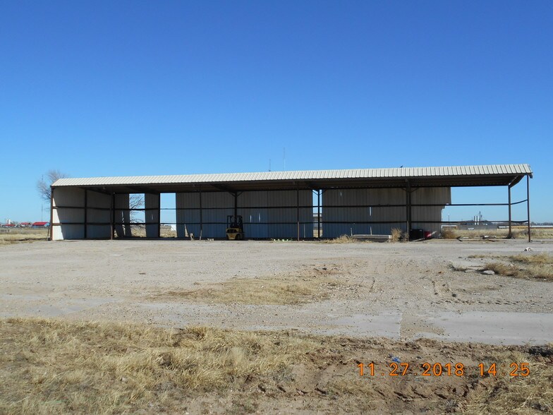 More Photos Of 3700 N Quincy St, Plainview Warehouse For Sale