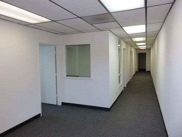 More Photos Of 165 W Hospitality Ln, San Bernardino Flex For Lease