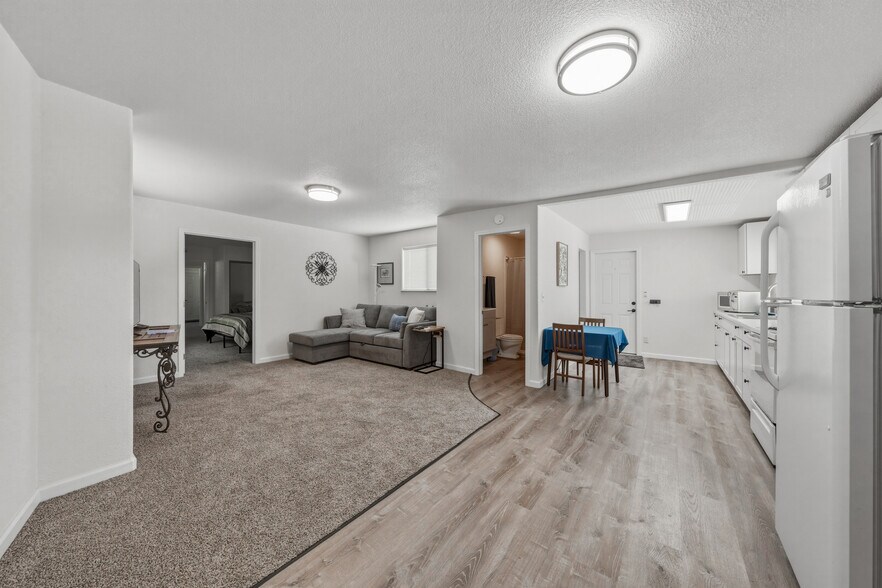 More Photos Of 14420 Lakeshore Dr, Clearlake Office For Sale