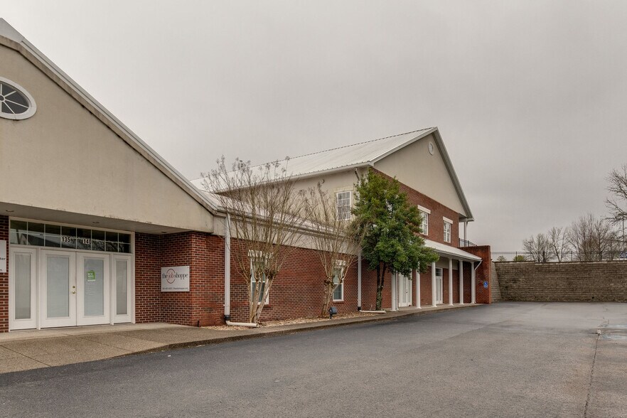 More Photos Of 220 Town Center Pky, Spring Hill Office For Lease