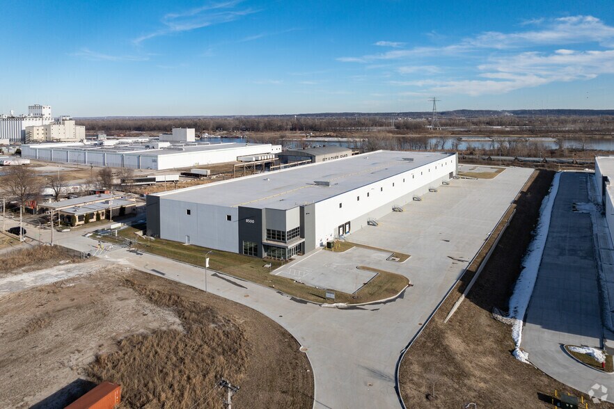 More Photos Of 8500 Reilly Ave, Saint Louis Warehouse For Lease