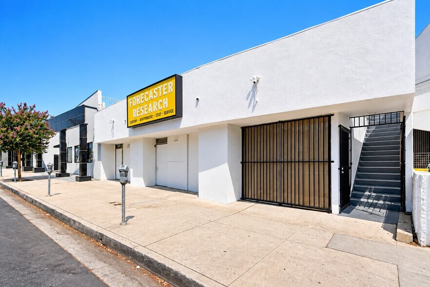 More Photos Of 19621-19623 1/2 Ventura Blvd, Tarzana Storefront Retail Residential For Sale