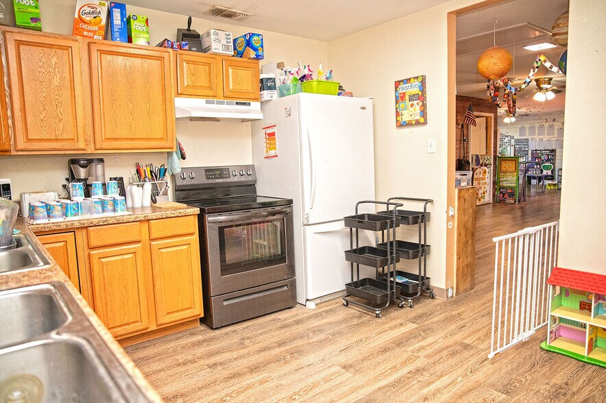 More Photos Of 500 N Main St, Denver City Office For Sale