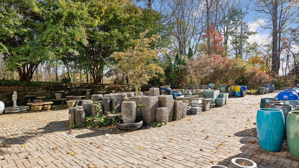 More Photos Of 5309 S Seminole Trl, Madison Storefront For Sale