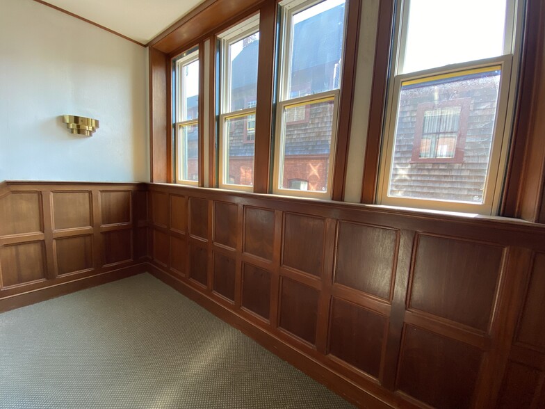 More Photos Of 160-184 Bellevue Ave, Newport General Retail For Lease