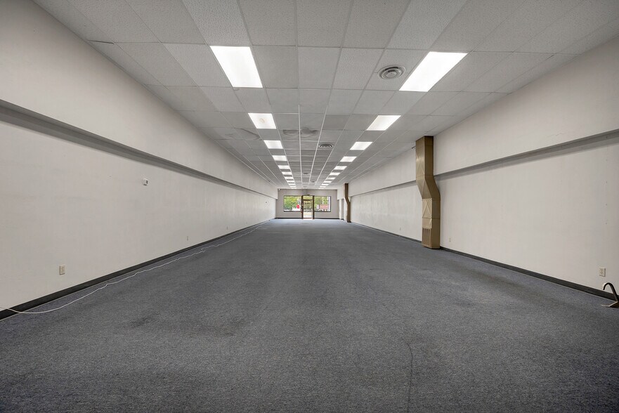 More Photos Of 340-348 N Military Ave, Green Bay Freestanding For Sale