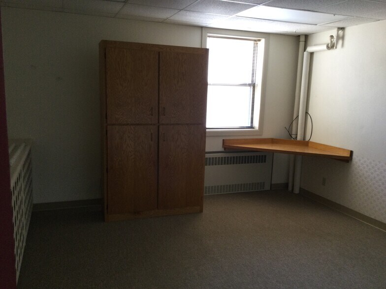 More Photos Of 911 Jackson St, Wausau Office For Sale