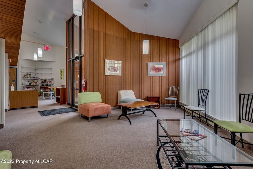 More Photos Of 104 Woodward Hill Rd, Edwardsville Office For Sale