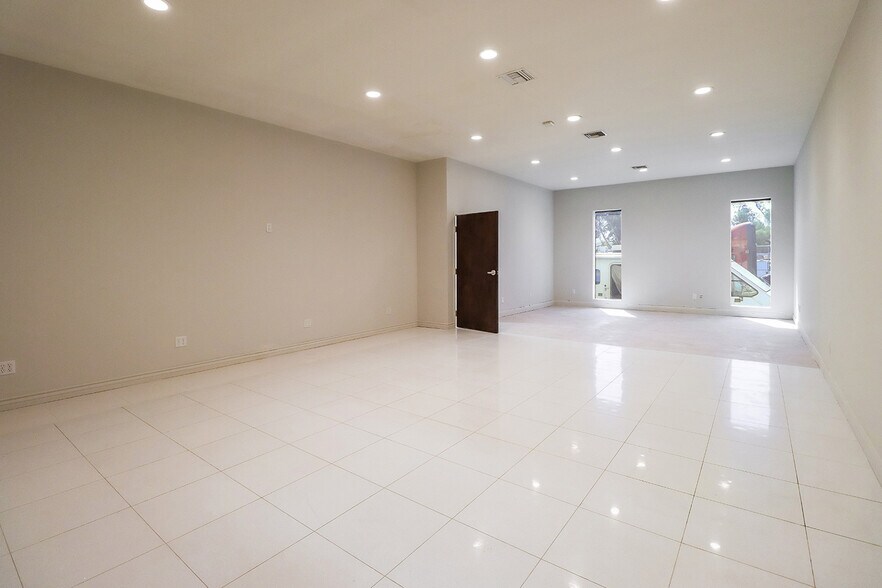 More Photos Of 8630 Tamarack Ave, Sun Valley Manufacturing For Lease