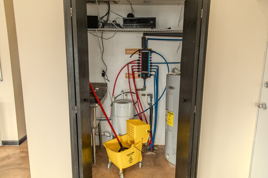 More Photos Of 1402 Bear St, Madison Specialty For Sale