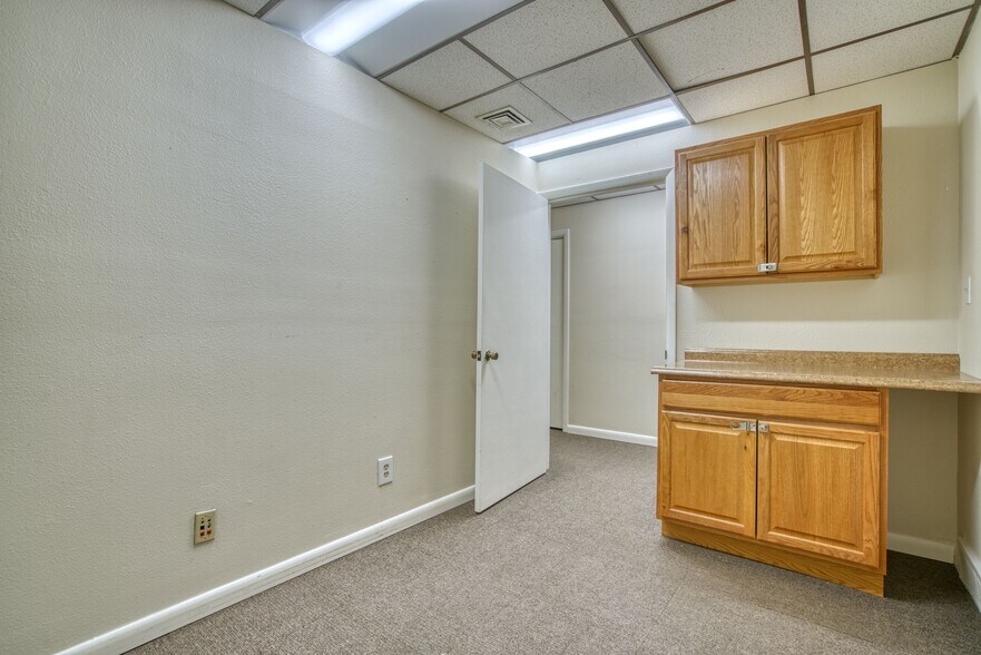 More Photos Of 750-752 17th Ave, Longmont Office For Sale