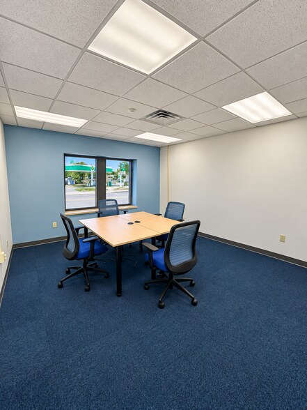More Photos Of 302-304 Ohio St, Oshkosh Office For Sale