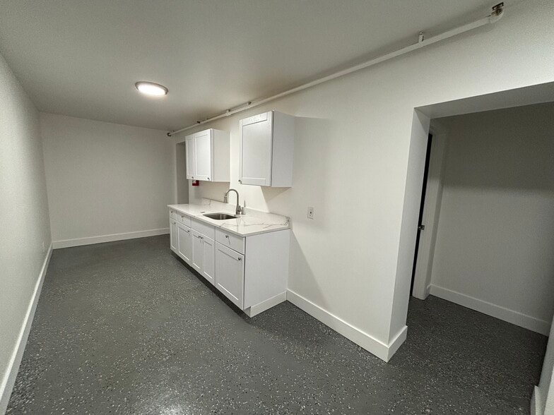 More Photos Of 1600 Bannard St, Cinnaminson Warehouse For Sale