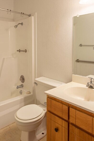 More Photos Of 1102 Sherman Ave, Levelland Apartments For Sale