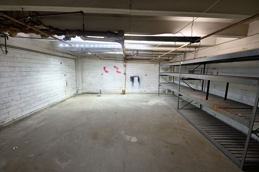 More Photos Of 2625 Broadway St, San Antonio Light Distribution For Lease