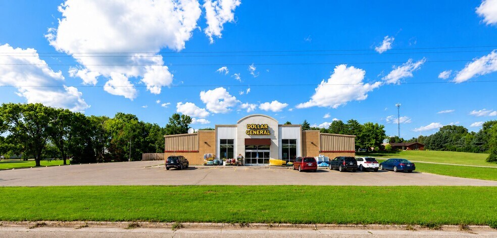 More Photos Of 198 Oak St, Dawson Storefront For Sale