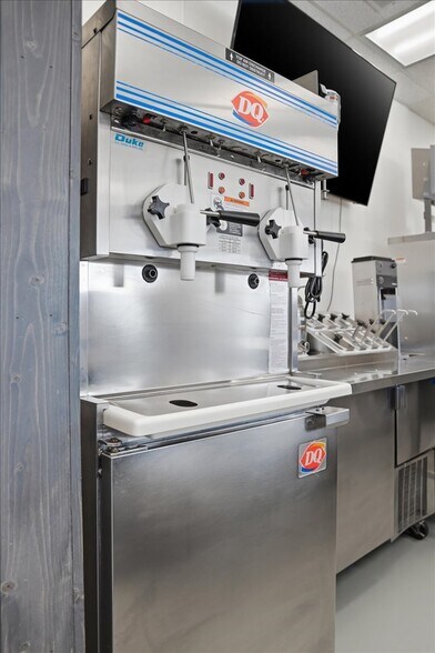 More Photos Of 309 US-6 Hwy, Oakland Fast Food For Sale