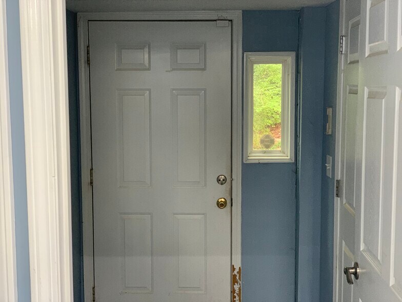 More Photos Of 2228 Scenic Dr, Snellville Office Residential For Sale