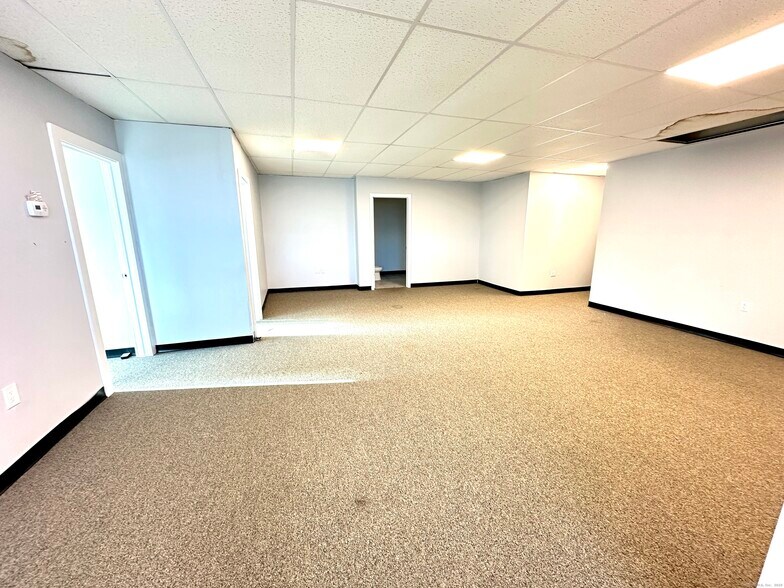 More Photos Of 590 Spring St, Windsor Locks Auto Repair For Sale