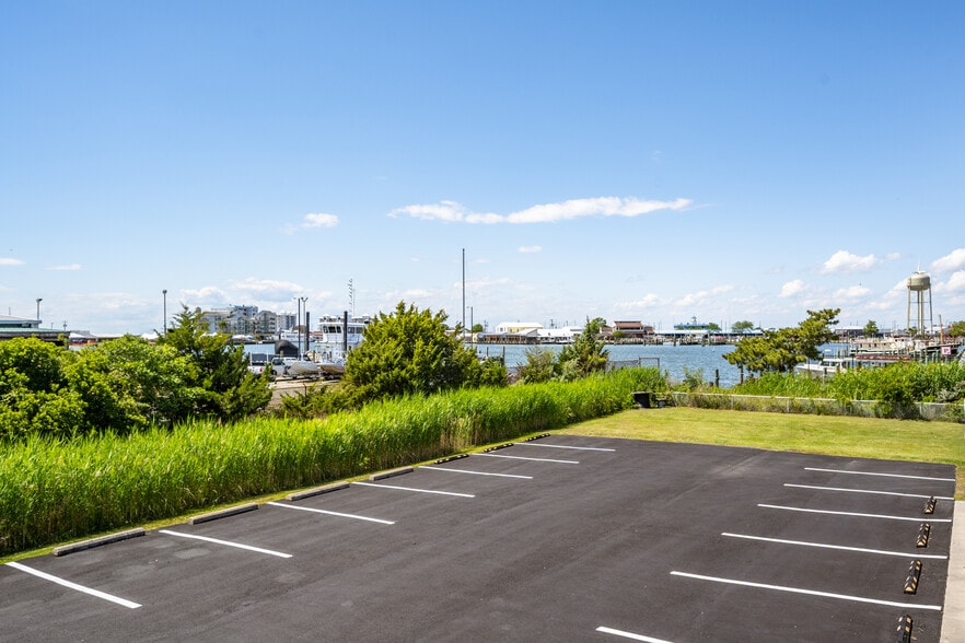 More Photos Of 700 Norris Harbor Dr, Crisfield Hotel For Sale