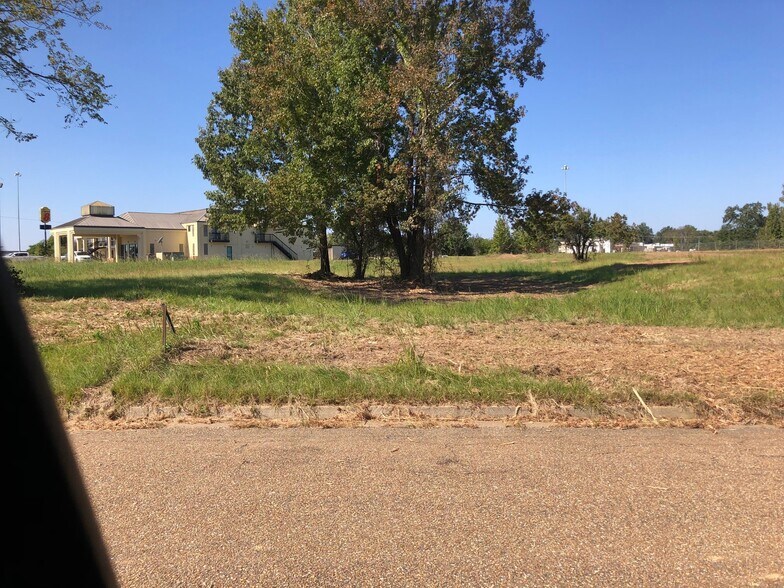 More Photos Of 415 Business Park, Gluckstadt Land For Sale