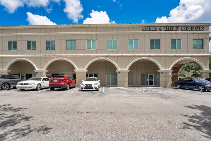 More Photos Of 400 N Hiatus Rd, Pembroke Pines Unknown For Lease
