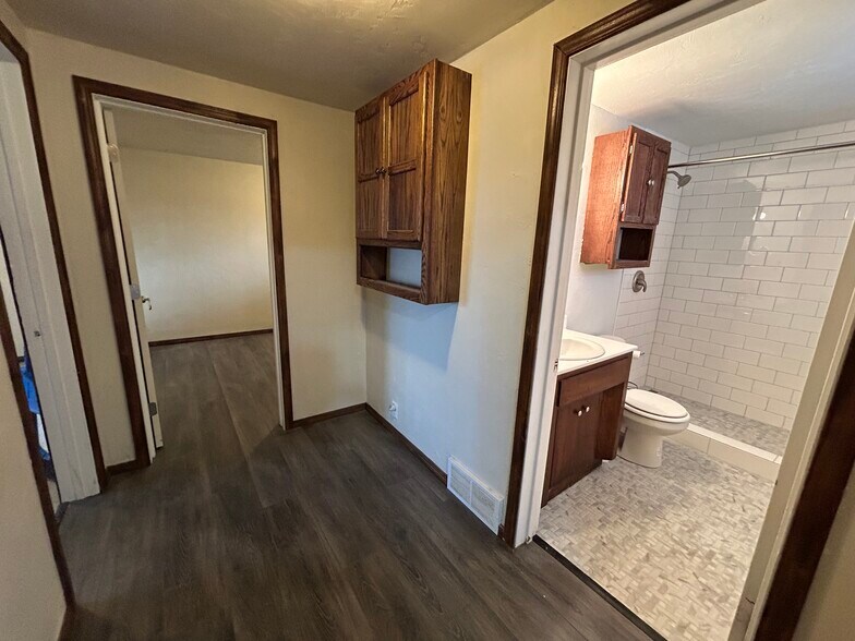 More Photos Of 802 S Military Ave, Green Bay Freestanding For Sale