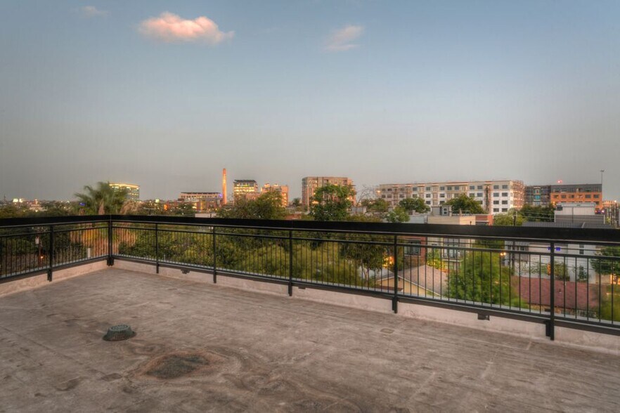 More Photos Of 727 E Park Ave, San Antonio Specialty For Sale