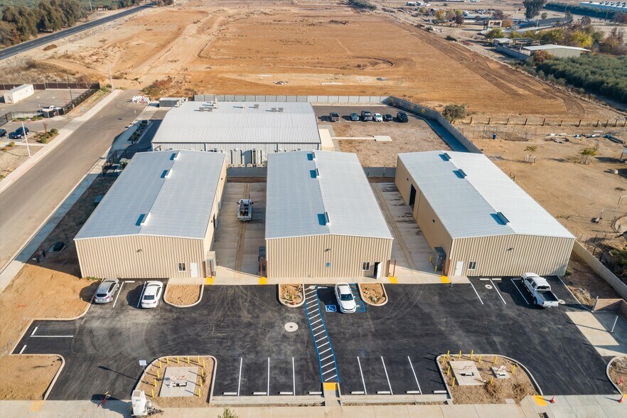 More Photos Of 136,146,156 S Blair Rd, Woodlake Industrial For Lease