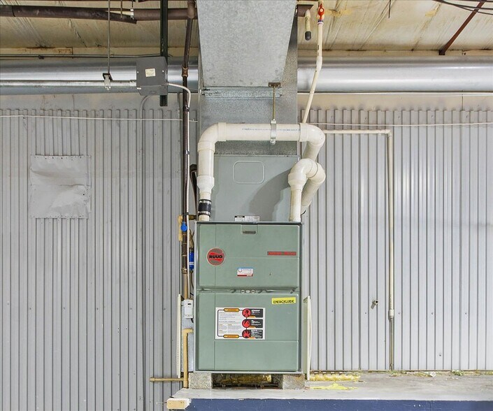 More Photos Of 6886 Wishart St, Huntsville Light Distribution For Lease