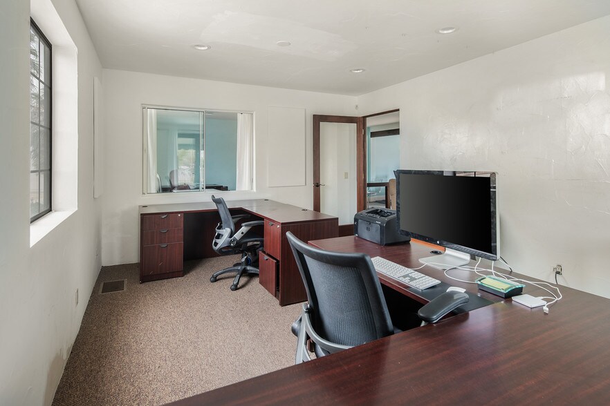 More Photos Of 51370 Avenida Bermudas, La Quinta Office Residential For Sale