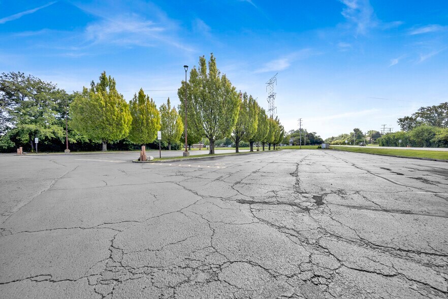 More Photos Of 890 E US Highway 45, Mundelein Freestanding For Sale