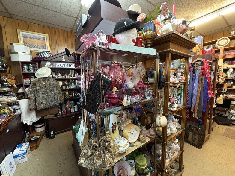 More Photos Of 2048 S Broad St, Hamilton Storefront For Sale