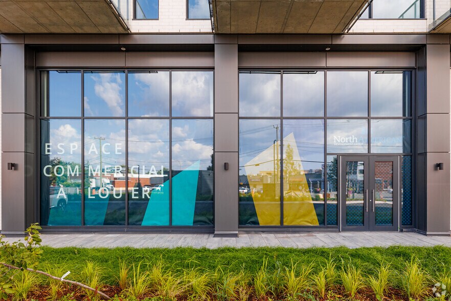 More Photos Of 880 Av Carson, Dorval General Retail For Lease