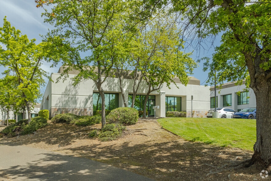 More Photos Of 1645 Creekside Dr, Folsom Medical For Lease