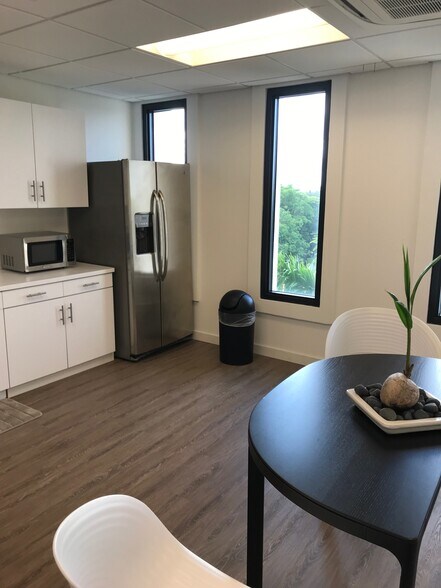 More Photos Of 400 University Dr, Coral Gables Office For Lease