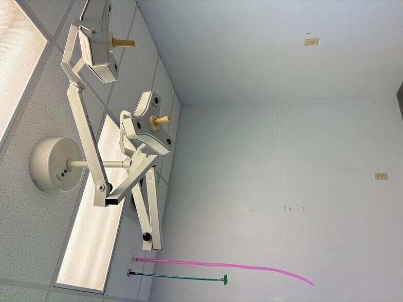 More Photos Of 5230 Renner Rd, Columbus Veterinarian Kennel For Sale