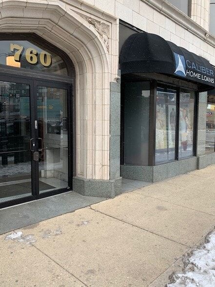 More Photos Of 760 N Ogden Ave, Chicago Office For Lease