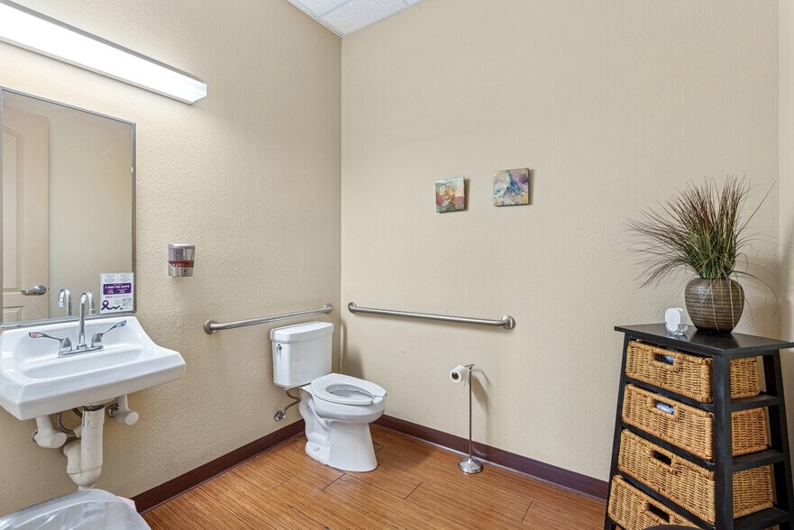 More Photos Of 3030 Rigsby Ave, San Antonio Medical For Sale
