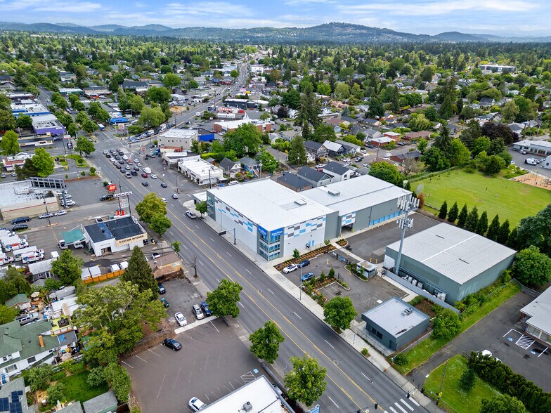 More Photos Of 4716 SE Powell Blvd, Portland Storefront Retail Office For Lease