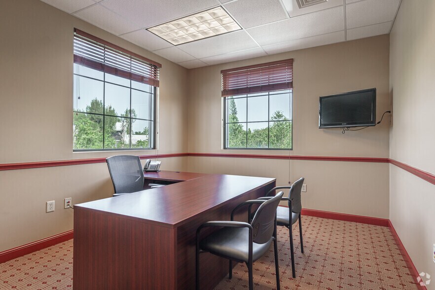 More Photos Of 850 NW Federal Hwy, Stuart Office For Lease
