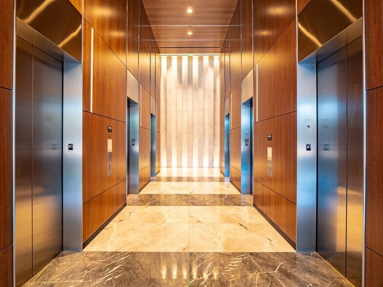 More Photos Of 1900 N Pearl St, Dallas Office For Lease