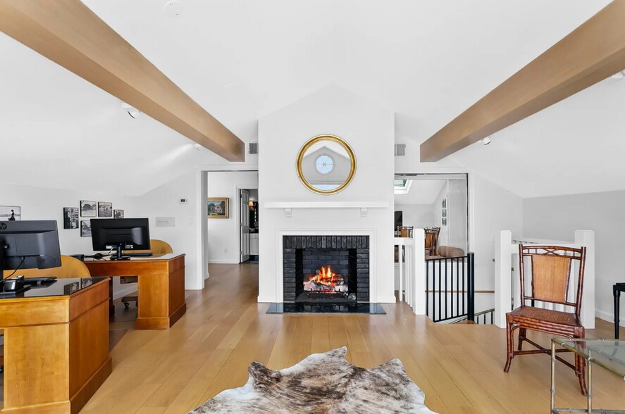 More Photos Of 656 Harbor Rd, Southport Office For Lease